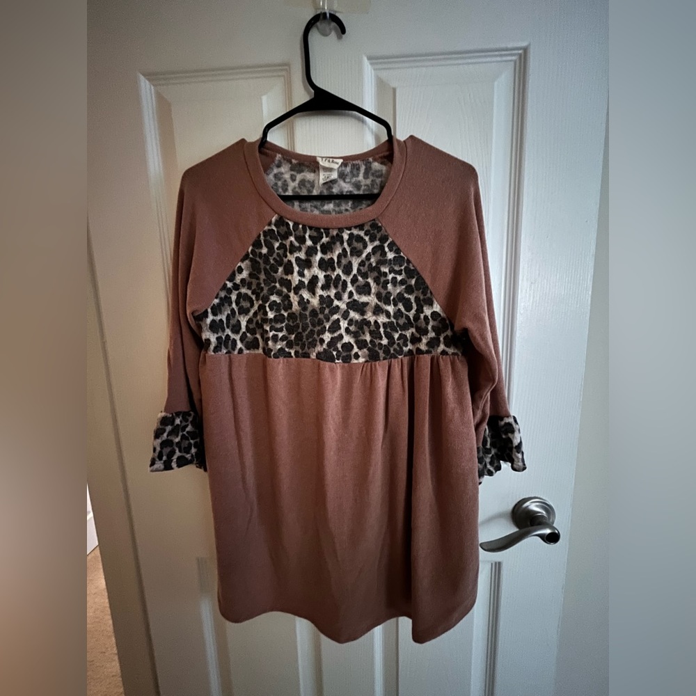 New W/O Tags Cheetah 3/4 Sleeve Top